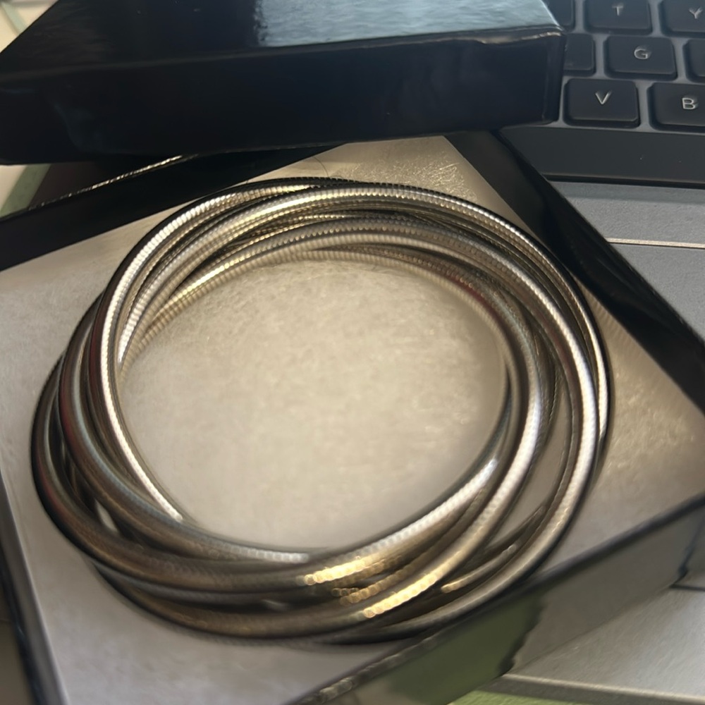 Stretchy bracelet